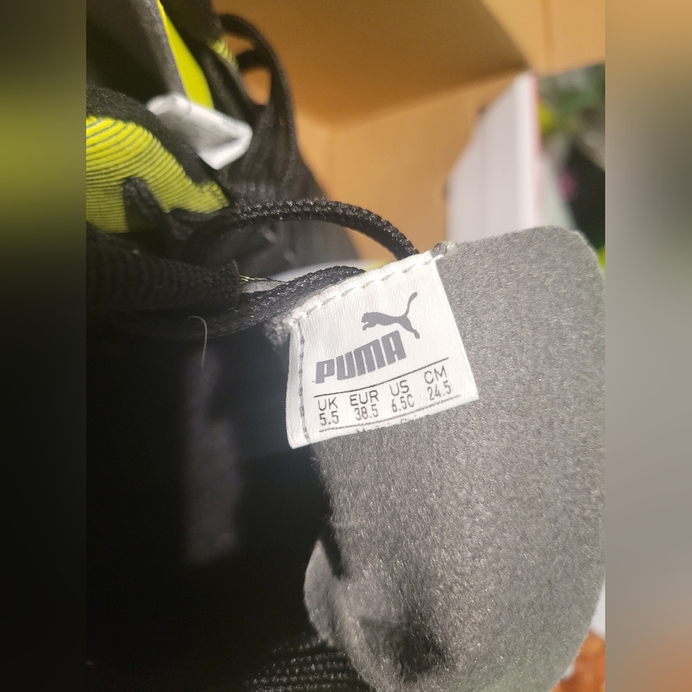 Puma Kids Soccer Cleats, New - Picture 2 of 3